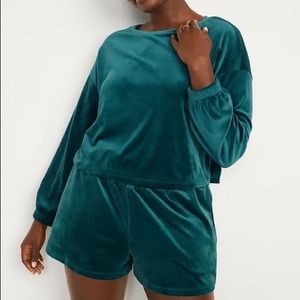 Old Navy Teal Velvet Pajama Set in XL - Long Sleeve Velvet Top and Velvet Shorts